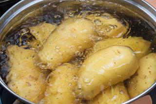 Jak gotować ziemniaki? Łatwe sposoby na smaczne kartofle