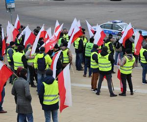 Protest rolników 20 marca w Lublinie. Przeszli ulicami miasta pod LUW