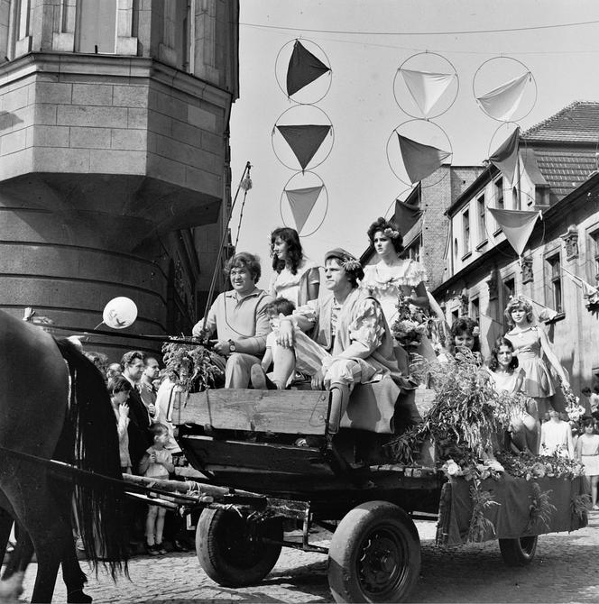 Pochód gwarkowski w latach 60. i 70.  Ale stroje! 