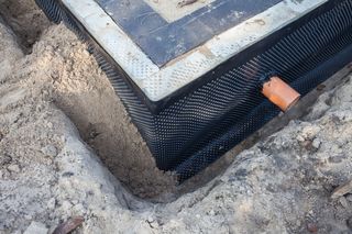 Uszczelnienie przejść instalacyjnych – materiały, technologie i typowe błędy 