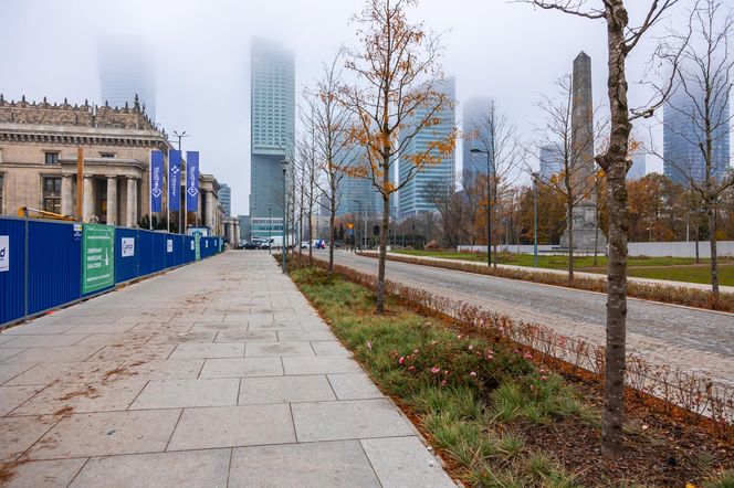 Trwa przebudowa części dawnego Placu Defilad w plac Centralny