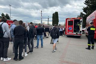 Pilna ewakuacja 300 osób ze szkoły. Uczniowie i nauczyciele wymiotują. Kilkadziesiąt osób poszkodowanych