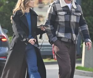 Agnieszka Kaczorowska siedzi i pachnie, a Rogacewicz wynosi śmieci i je kanapke poza autem... Fajna para?