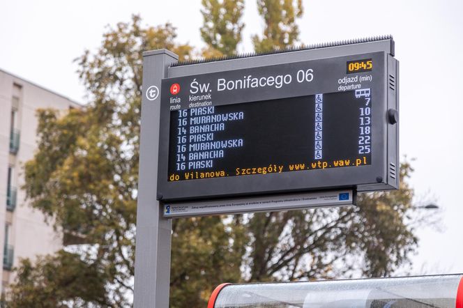 Przystanek „Św. Bonifacego” na trasie tramwaju do Wilanowatuż przed rozjazdem w stronę Stegien