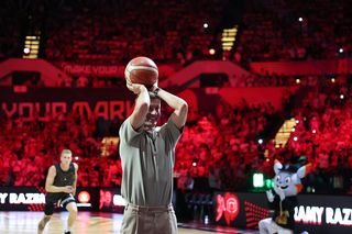 Robert Lewandowski rzucał do kosza podczas Polska - Francja