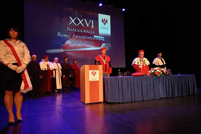 Podczas uroczystej ceremonii inauguracji nowego roku akademickiego 2024/2025 odbyła się tradycyjna immatrykulacja studentów i studentek pierwszego roku.