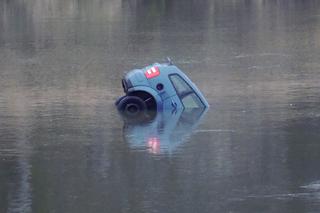 Samochód utonął w Odrze na oczach mieszkańców