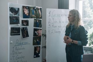 Profilerka sezon 2 - odcinek 11 streszczenie. Regina znajduje w Stormii zwłoki szefa, Maxa Budzisza