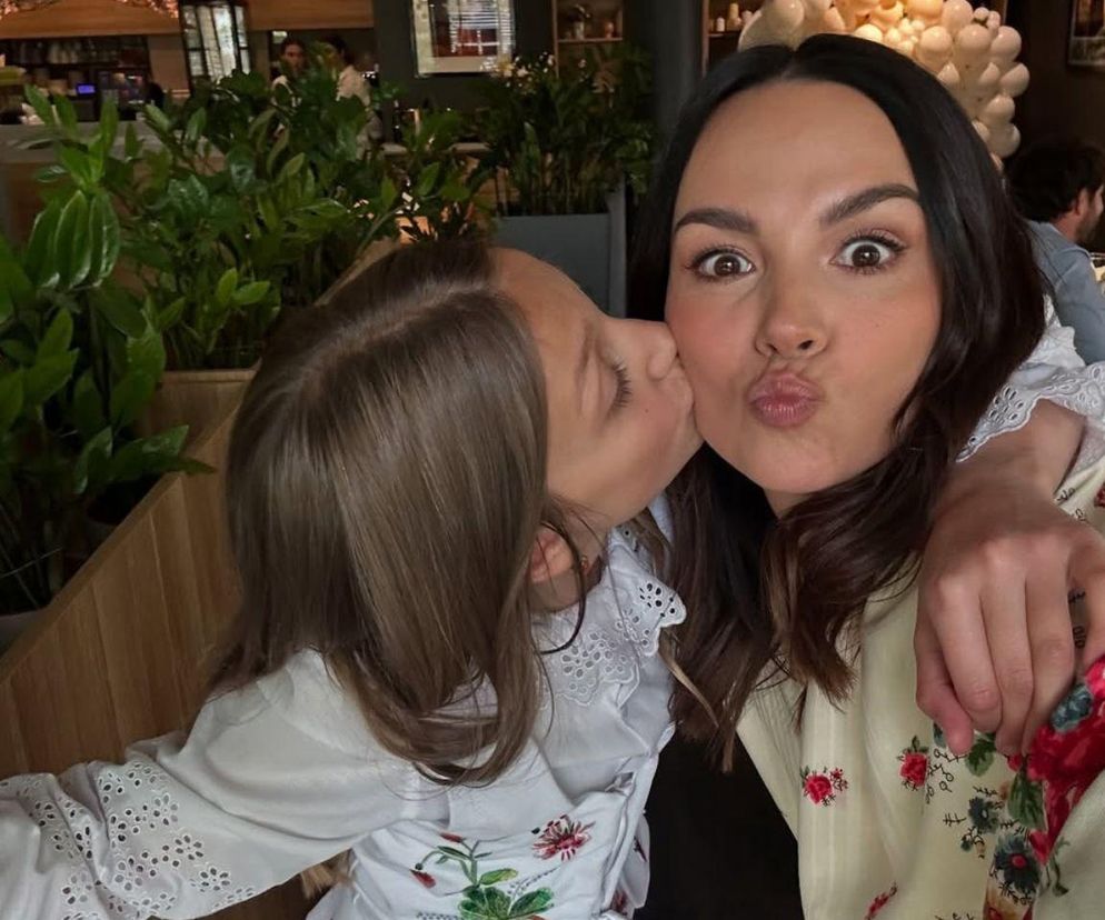 Paulina Krupińska i Sebastian Karpiel-Bułecka wyprawili Antosi komunię w góralskim stylu. Internauci nie posiadają się z zachwytu: „Wyglądacie bajecznie”