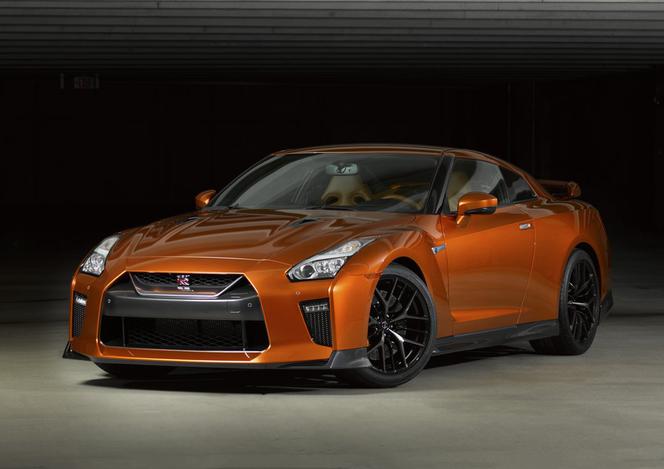 Nissan GT-R lifting 2017