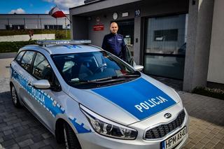 Dawid Naruszewicz z Posterunku Policji w Zaściankach będący na wolnym, zauważył w rowie płonący samochód. Jak się okazało w pojeździe znajdował się zakrwawiony pasażer, a kierowca czołgał się obok. 