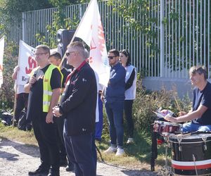 Pikieta pracowników Beko. Pracę straci 1100 osób. „Czujemy się oszukani i sfrustrowani”