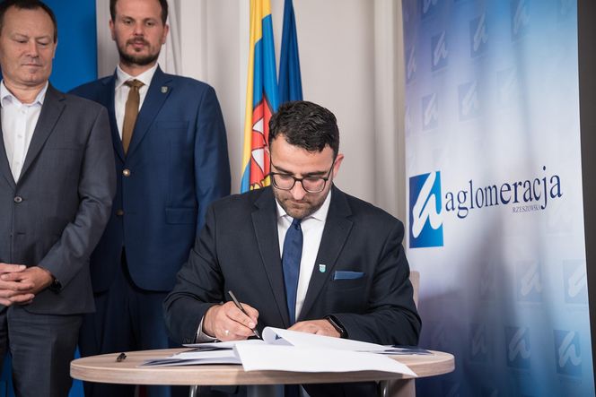 Szansa na większy rozwój turystyki w powiecie rzeszowskim: Aglomeracja Rzeszowska podpisała umowę z Euroregionem Karpackim