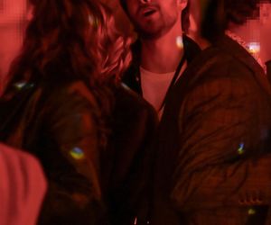 Maciej Musiał całował ukochaną na balkonie