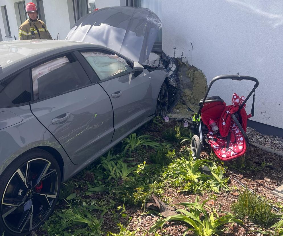 50-latek zasłabł za kierownicą. Wjechał osobówką w kobietę z dzieckiem!