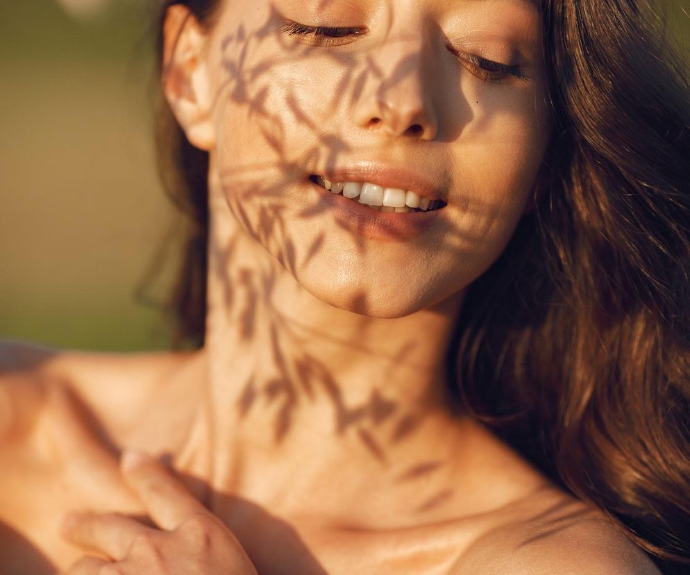 Jak zregenerować skórę po słońcu? Dzięki tym zabiegom szybko odzyska równowagę 