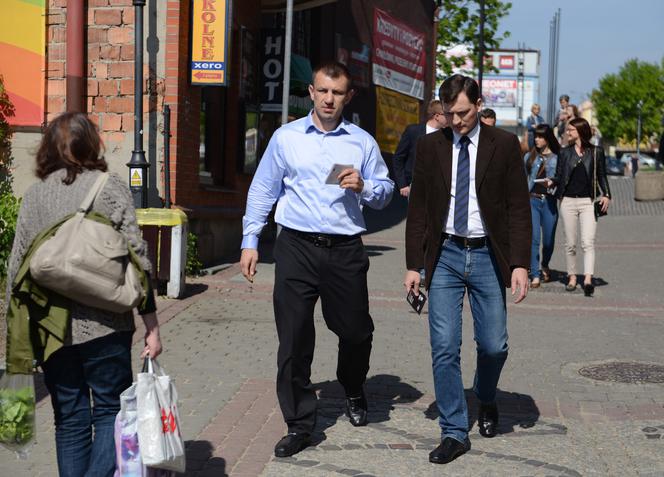 Tomasz Adamek robi kampanię rozdając autografy [ZDJECIA]