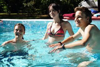 Barwy szczęścia, odcinek 2159. Kacper (Jakub Szlachetka), Madzia (Natalia Sierzputowska), Kajtek (Jakub Dmochowski)