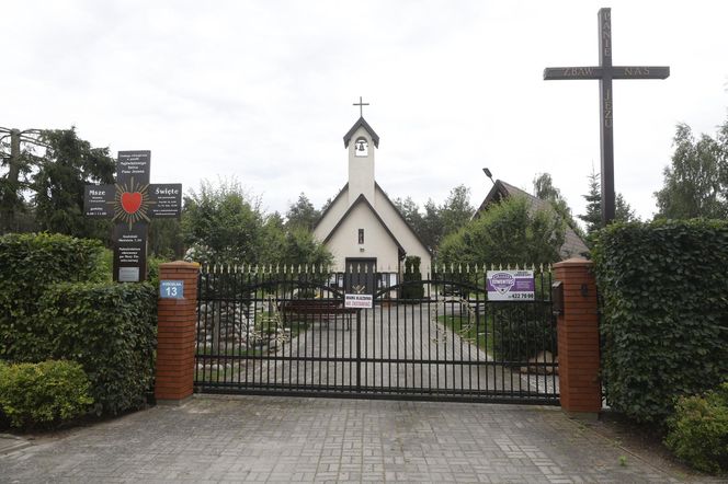 Zbrodnia pod Grójcem. Ksiądz przyznał się do zabójstwa. Policja przeszukała plebanię [ZDJĘCIA]. Kontener: Warszawa