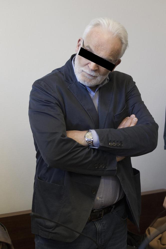 Zmarł, bo lekarz zaszył mu dwie chusty w brzuchu