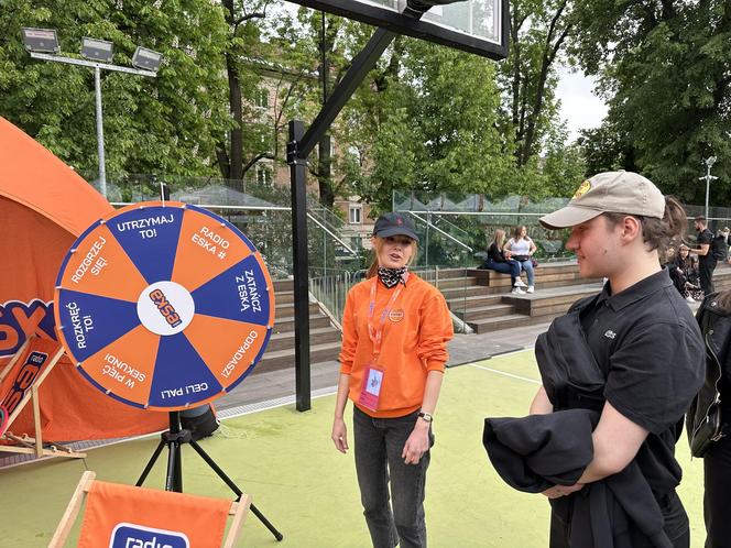 Juwenalia UEK 2024. Strefa Radia ESKA. Tłumy studentów na Koncercie Głównym