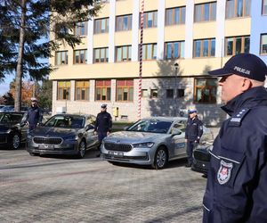 Nowe nieoznakowane radiowozy policji