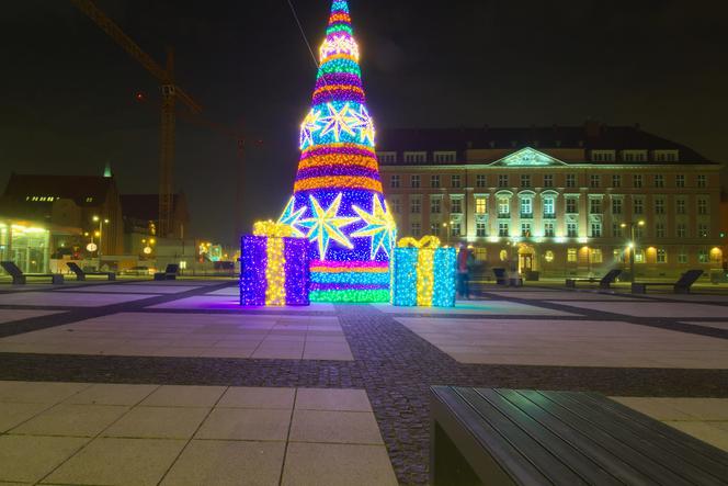 Od weekendu we Wrocławiu świecą już bożonarodzeniowe dekoracje