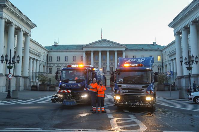 Oni sprzątali, gdy inni grillowali. Ekipa "Super Expressu" w nocnej akcji pucowania miasta