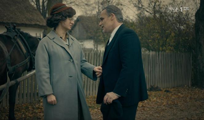 Stulecie Winnych 4 odc. 45. Andzia (Barbara Wypych), Stanisław (Jan Wieczorkowski) - wspomnienie zaręczyn