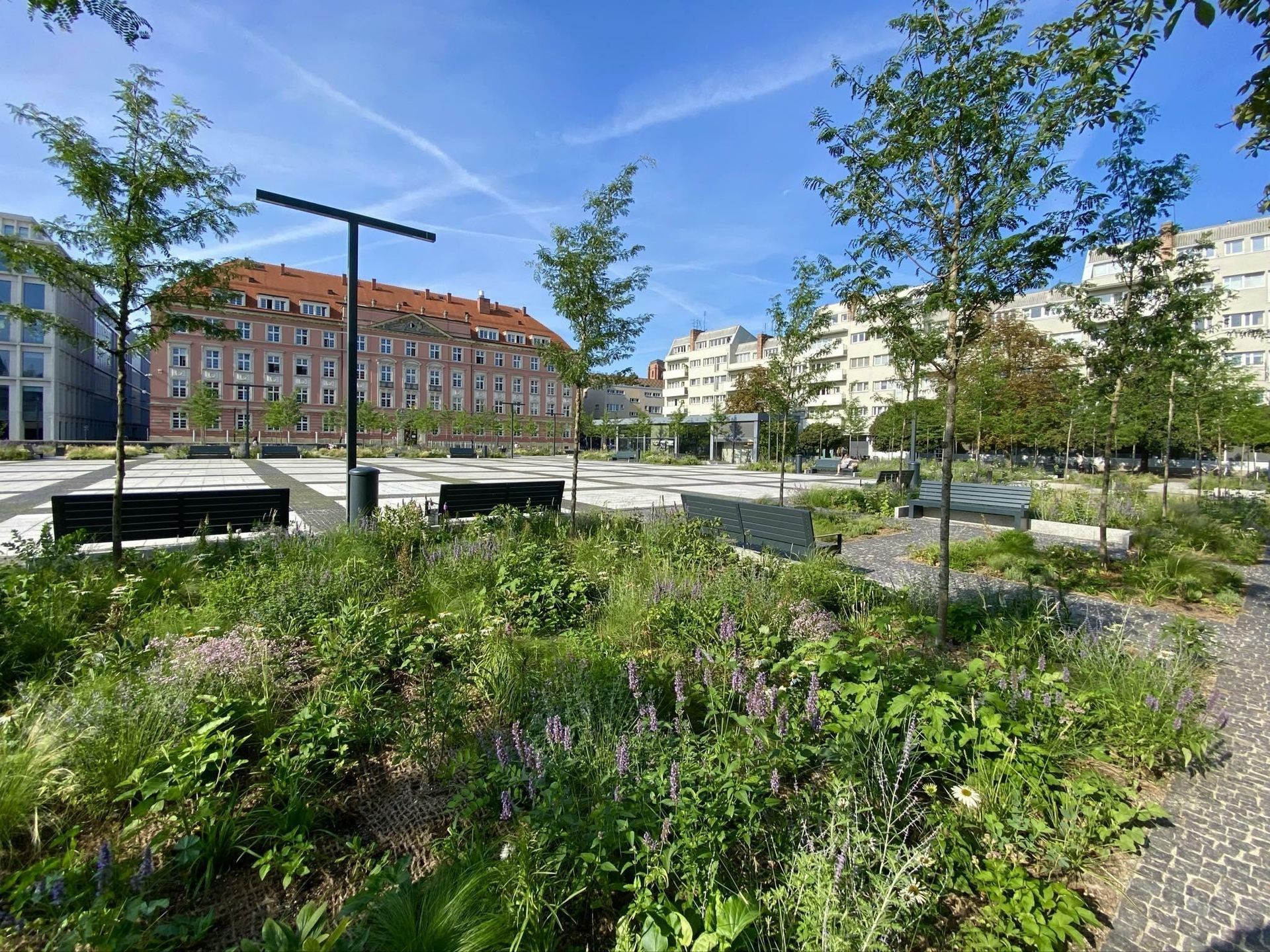 Mała architektura na placach 12