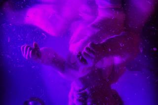 Położna pokazała zdjęcia z porodu w wodzie i wywołała falę komentarzy