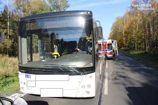 Kierowca autobusu miejskiego stracił przytomność. Łukasz ruszył do szoferki i wcisnął hamulec