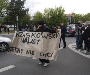 Karol Nawrocki przyjechał do TVP. Symboliczny gest i mocne wsparcie z zaplecza