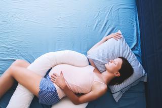 Poduszka ciążowa i poduszka do karmienia – wygoda dla mamy