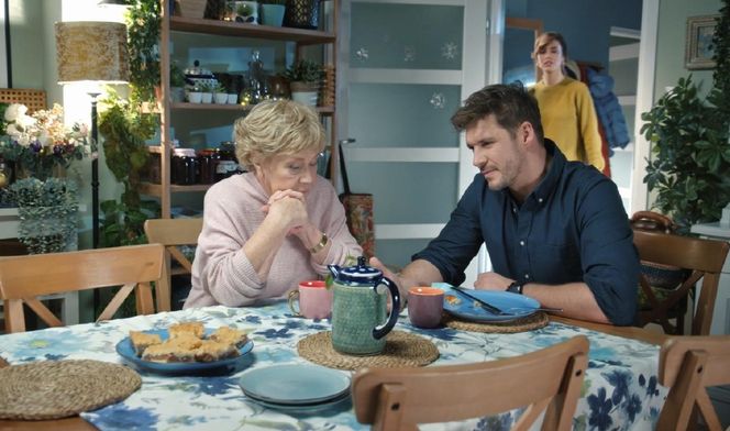 M jak miłość odc. 1863. Kama (Michalina Sosna), Marcin (Mikołaj Roznerski), Barbara (Teresa Lipowska)