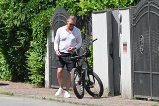 Cezary Pazura naprawia kręgosłup na rowerze