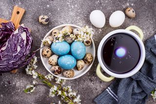 Pomysły na pisanki. Naturalne barwniki, dzięki którym wyczarujesz obłędne kolory i wzory