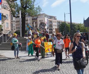  Dni Bajki 2024. W centrum Olsztyna zrobiło się bajkowo. Dzieci przejęły władzę nad miastem [ZDJĘCIA]