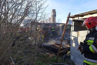 Groźny poranny pożar przy ulicy Skałka postawił na nogi służby