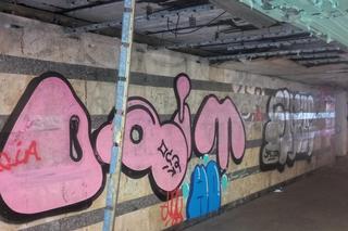 Zdewastowane przejście podziemne na Woli