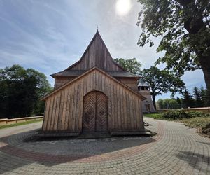 Zabytkowy kościół w Domaradzu.