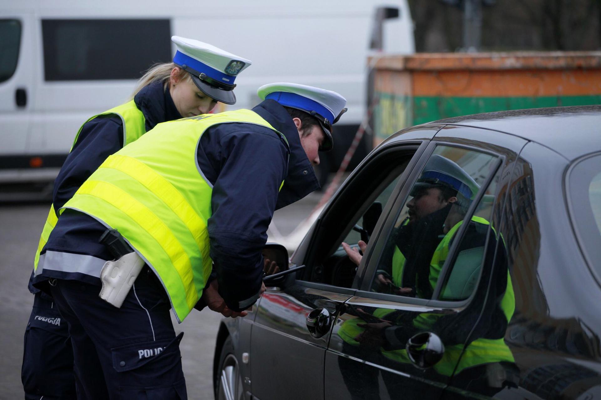 Ile osób może jechać samochodem? Posypią się mandaty za