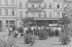Kolejka przed piwiarnią przy ul. Grabiszyńskiej nieopodal skrzyżowania z ul. Zaporoską, sierpień 1975 rok