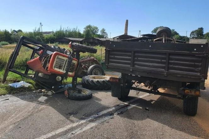 Tyszowce: Ciągnik PRZYGNIÓTŁ dwie osoby! Potężna maszyna runęła JAK ZABAWKA [ZDJĘCIA]