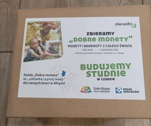 Z góry monet, kilkanaście studni w Czadzie