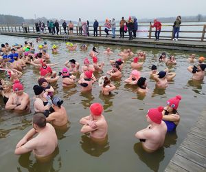 Mazowieckie Morsy otworzyły sezon morsowania 2025/2026 nad zalewem w Siedlcach