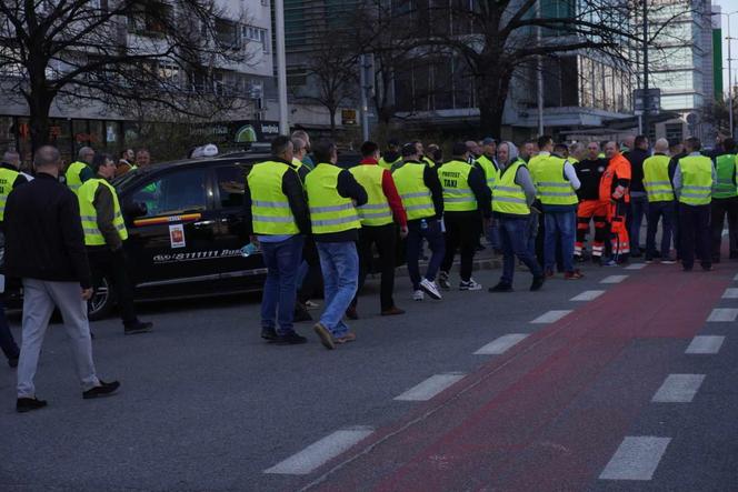 Strajk taksówkarzy w Warszawie (27.03)