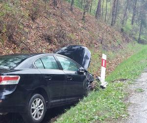 Wypadek na drodze nr 42 w Brodach. Zderzyły się dwa auta osobowe