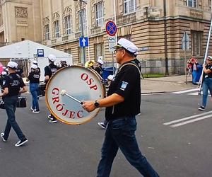 Przemarsz orkiestr dętych podczas finału TTSR 2024