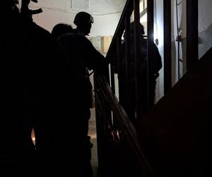 Łódzka policja rozbiła grupę handlującą dopalaczami. Wśród zatrzymanych pseudokibice